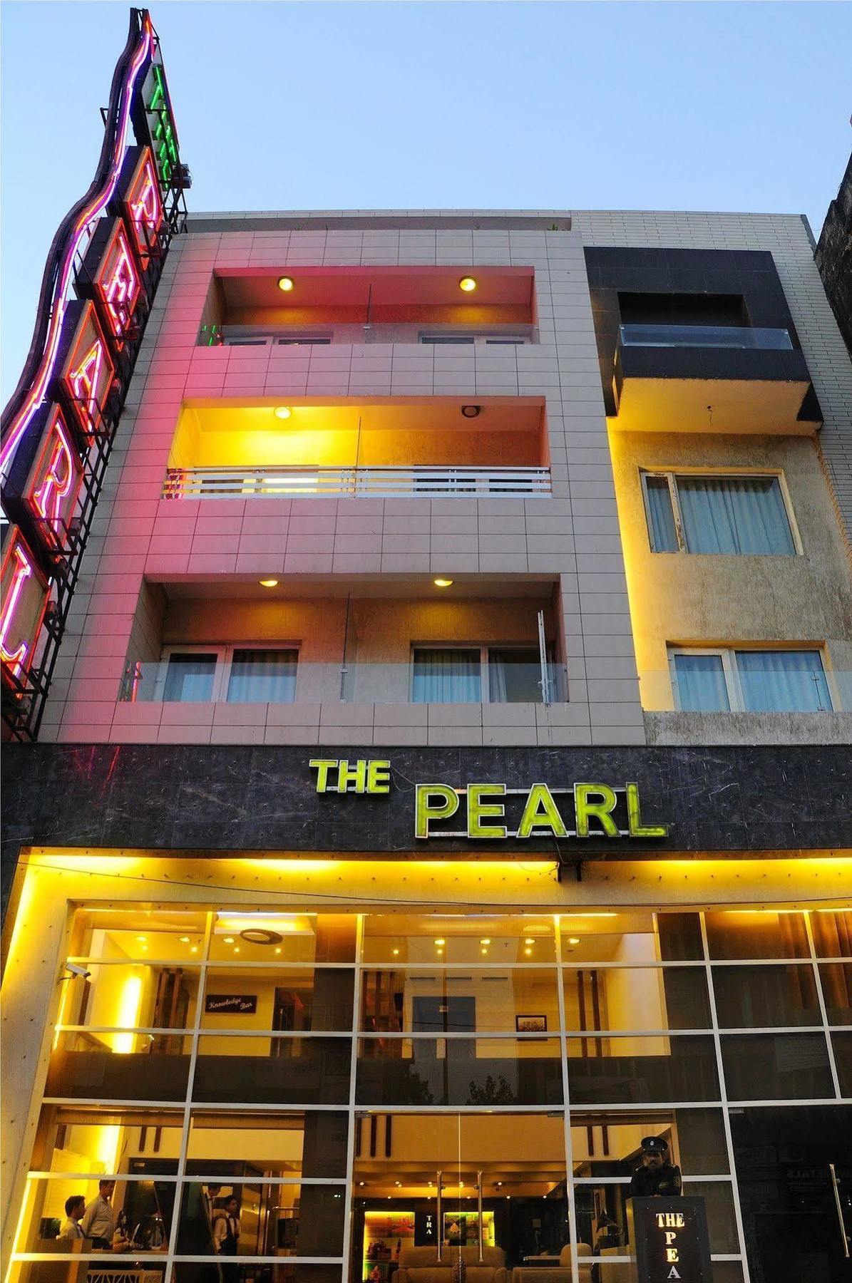The Pearl Hotel New Delhi Exterior foto