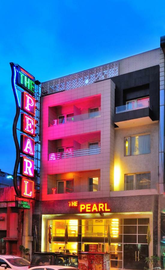 The Pearl Hotel New Delhi Exterior foto